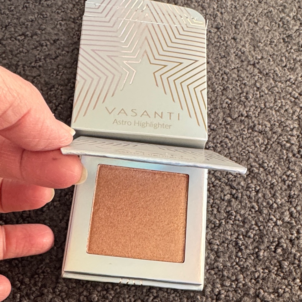 Vasanti Astro Highlighter - Radiant Gold